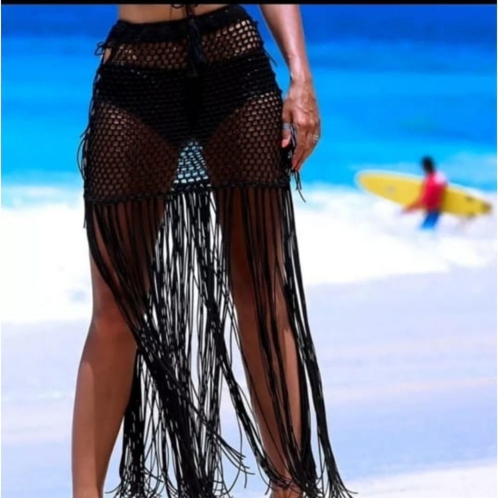 Material : 95%Polyester+5%Spandex

Plunging neckli 2026